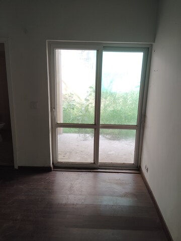 Room in 3 BHK Builder Floor at Bptp Park 81, Sector 81 – for Sale