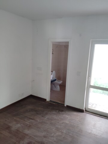 Room in 3 BHK Builder Floor at Bptp Park 81, Sector 81 – for Sale