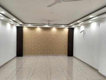Room in 3 BHK Builder Floor at Sector 46 – for Sale