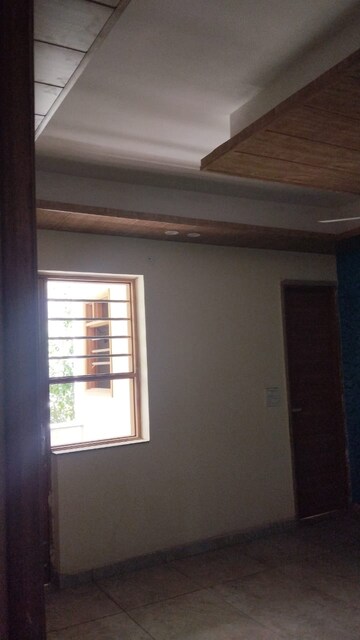 Room in 3 BHK Builder Floor at BPTP Eden Estate, Sector 81 – for Sale