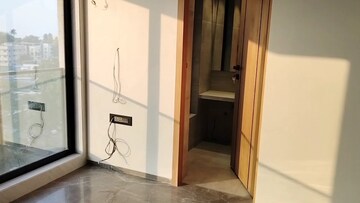 Room in 3 BHK Apartment at Santacruz West – for Sale