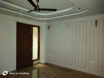 Room in 4 BHK Builder Floor at Janakpuri – for Sale