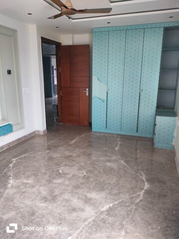 Room in 4 BHK Builder Floor at Janakpuri – for Sale