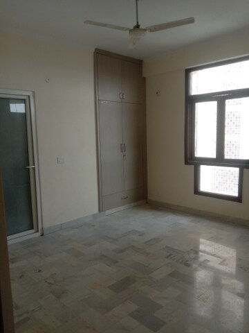 Room in 2 BHK Apartment at Devika Apartments, Vaishali Sector 2 – for Sale