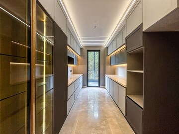 Building Lobby in 4 BHK Builder Floor at Unitech Deerwood Chase, Nirvana Country – for Sale