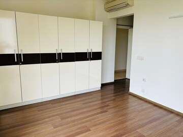 Room in 4 BHK Apartment at M3M Merlin, Sector 67 – for Sale