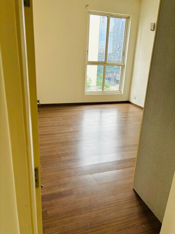 Room in 4 BHK Apartment at M3M Merlin, Sector 67 – for Sale