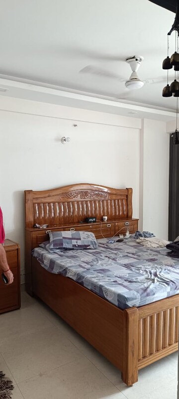 रेसिडेंशियल घर वर्ग मीटर फॉर रेंट इन राज बाग ग़ाज़ियाबाद  7530310