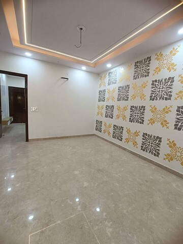 Room in 6+ BHK Independent House at Shalimar Bagh – for Sale