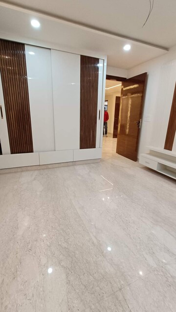 Room in 6 BHK Independent House at Pitampura – for Sale