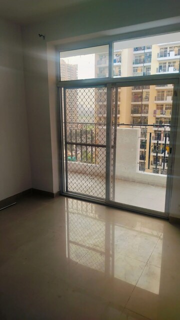 Room in 3 BHK Apartment at Nirala Aspire, Sector 16 Greater Noida – for Sale