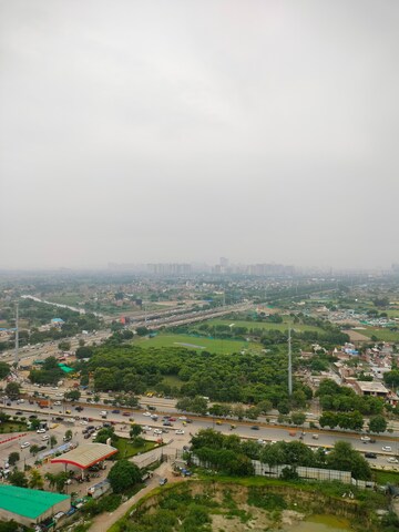 Master Bedroom in 2.5 BHK Apartment at Amrapali Riverview, Amrapali Leisure Valley – for Sale