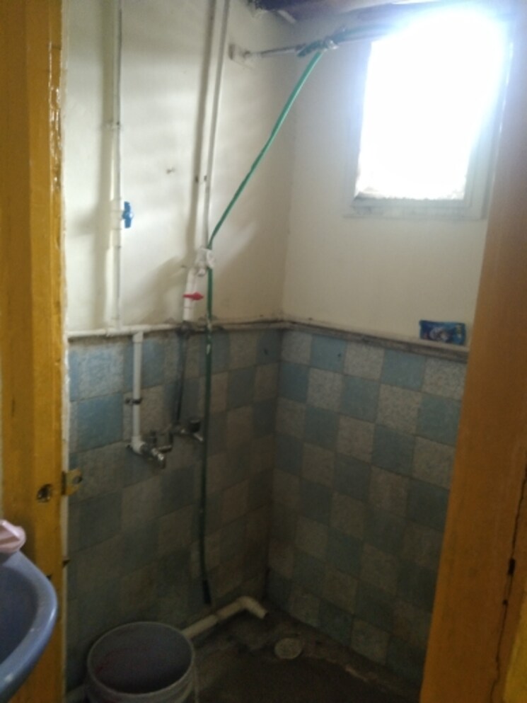 Bathroom, mig-colony-gokhalenagar 2 Bedroom 1000 Sq.Ft. Apartment In Gokhalenagar Pune 7530952