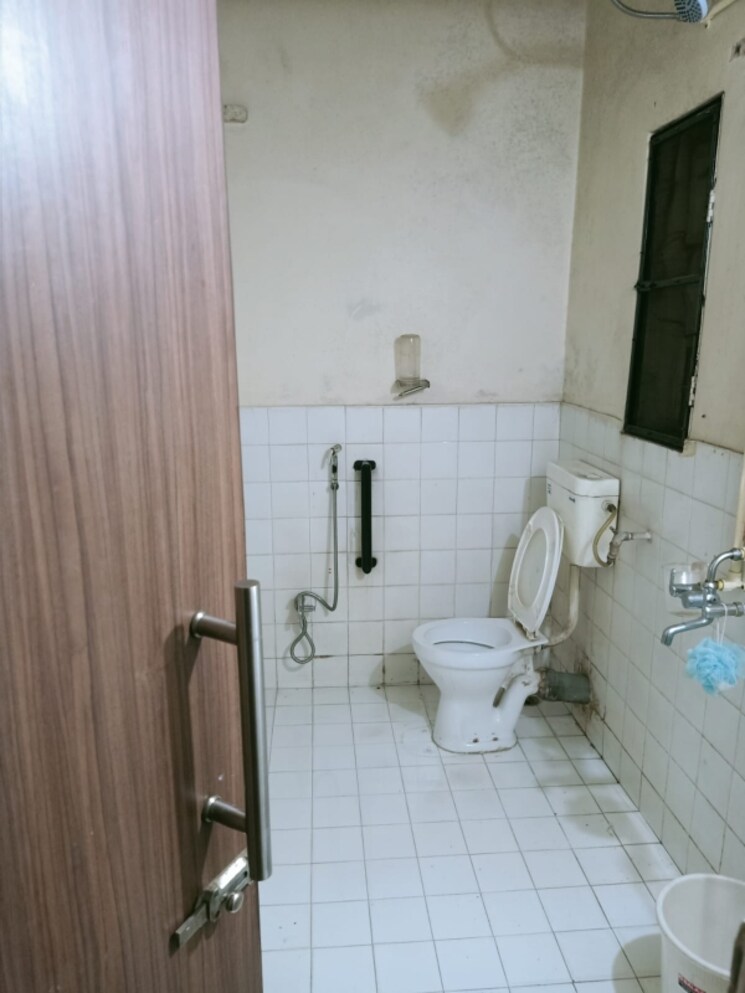 Bathroom, sarala-apartments-model-colony 2 Bedroom 1200 Sq.Ft. Apartment In Model Colony Pune 7531150