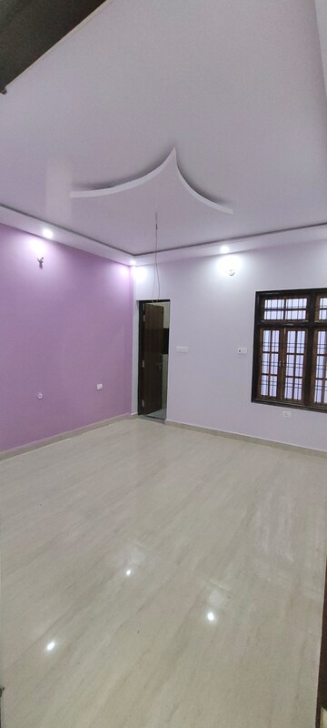 Room in 3 BHK Independent House at Sarojini Nagar – for Sale