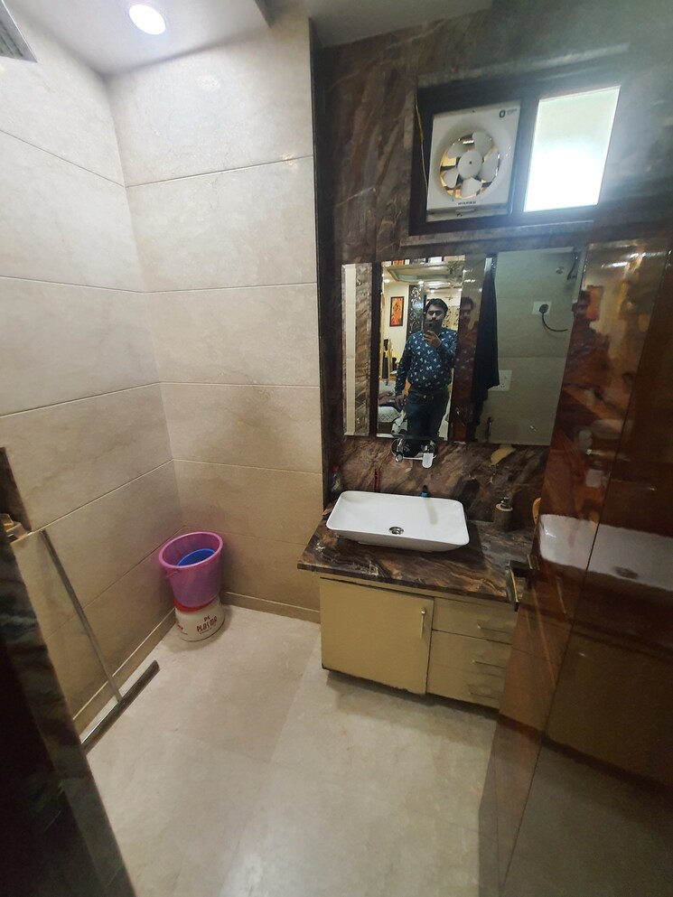 Attached Bathroom, sainik vihar 2 Bedroom 1200 Sq.Ft. Builder Floor In Sainik Vihar Delhi 7531335