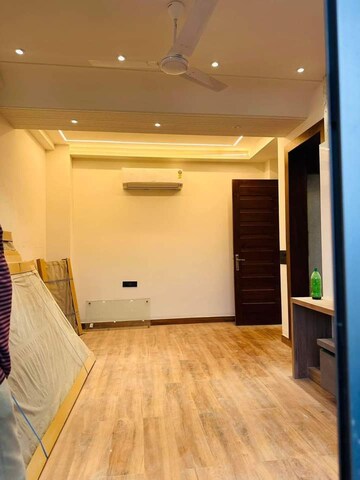 Room in 4 BHK Apartment at Godrej Zenith, Sector 89 – for Sale