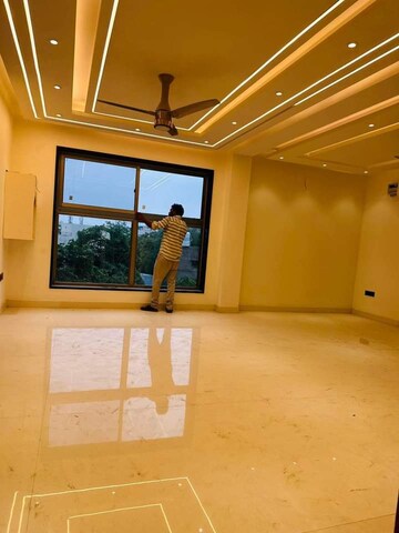 Room in 4 BHK Apartment at Godrej Zenith, Sector 89 – for Sale