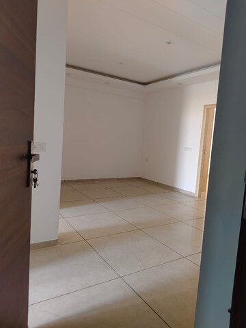 Room in 3 BHK Apartment at Sandwoods Spangle Condos, Ghazipur – for Sale