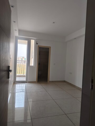 Room in 3 BHK Apartment at Sandwoods Spangle Condos, Ghazipur – for Sale