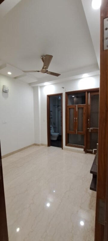 Room in 3 BHK Builder Floor at Vikas Puri – for Sale