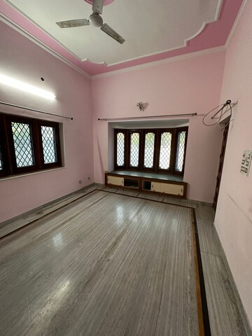 रेसिडेंशियल घर वर्ग फुट फॉर रेंट इन जीएमएस रोड देहरादून  7532082