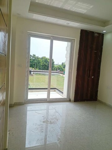 Room in 4 BHK Villa at Sector 10 Yamuna Expressway – for Sale