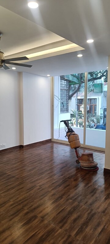 Room in 3 BHK Builder Floor at Chittaranjan Park – for Sale