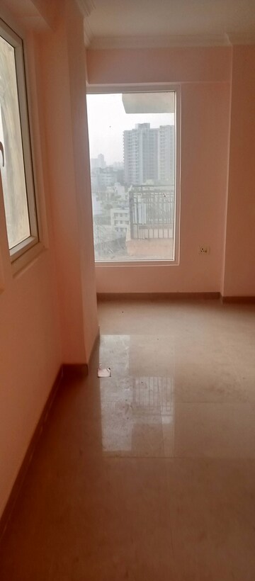 Room in 3 BHK Builder Floor at ROF Insignia Park, Sector 93 – for Sale