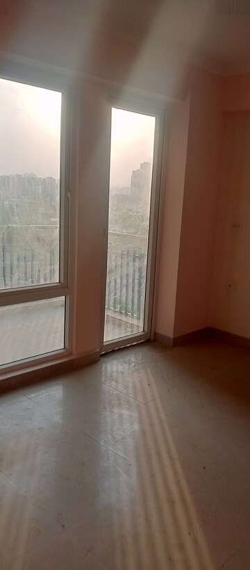 Room in 3 BHK Builder Floor at ROF Insignia Park, Sector 93 – for Sale