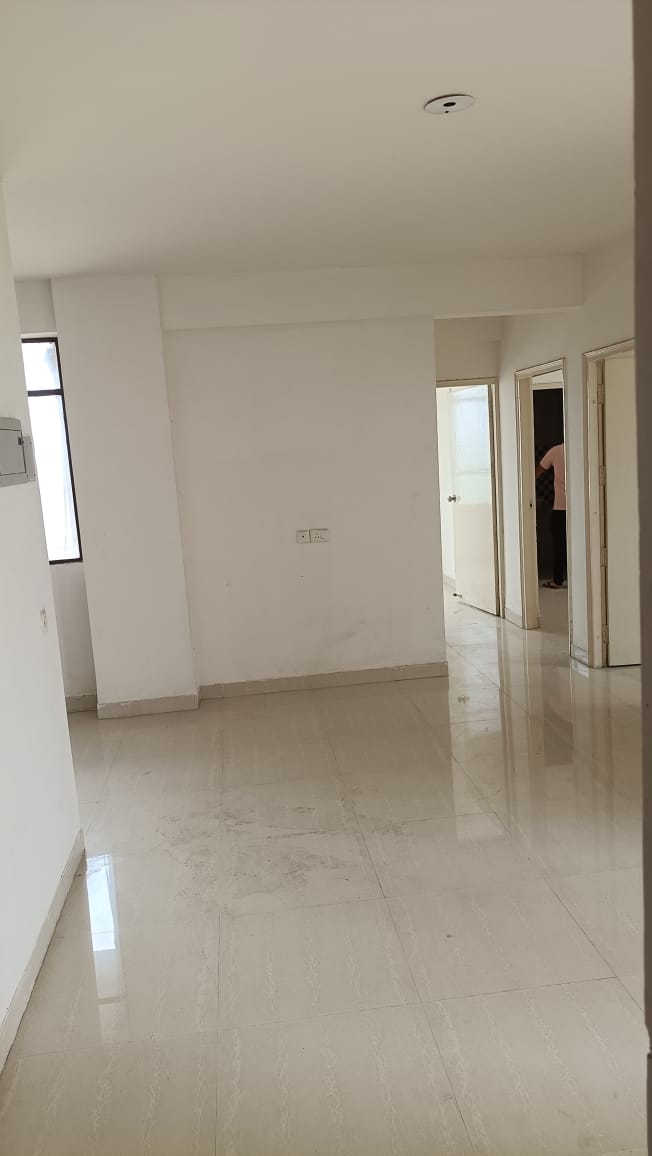 Room in 2 BHK Apartment at Signature Global Synera, Sector 81 – for Sale