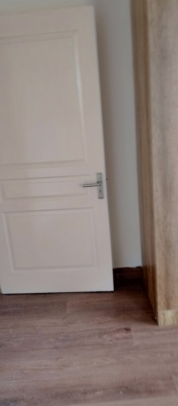 Room in 2.5 BHK Apartment at Sector 84 – for Sale