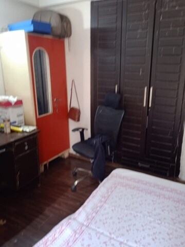 Living Room in 2.5 BHK Apartment at Amrapali Golf Homes, Sector 4, Greater Noida – for Sale