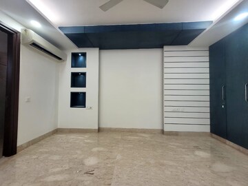 Room in 4 BHK Builder Floor at Defence Colony – for Sale