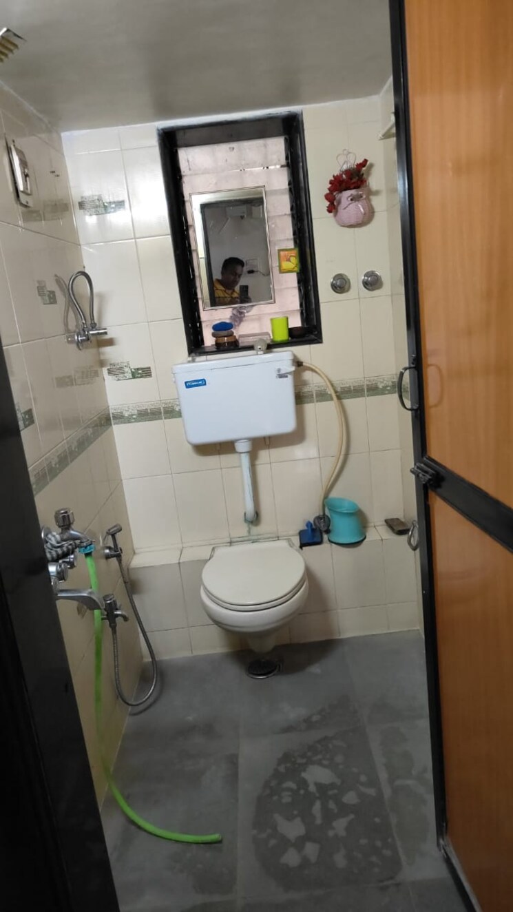Bathroom, swaraj-accolade-chs 2 Bedroom 865 Sq.Ft. Apartment In Louis Wadi Thane 7534321