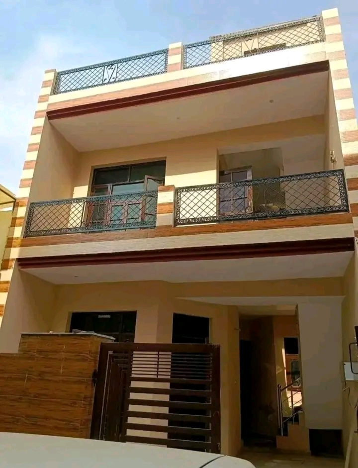 3 BHK + Servant Room,Study Room,Extra Room Independent House For Sale in Gtb Nagar