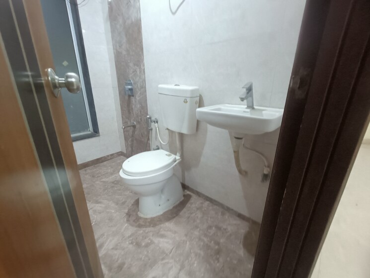 Bathroom, sabari-shaan 2 Bedroom 700 Sq.Ft. Apartment In Chembur Mumbai 7534884
