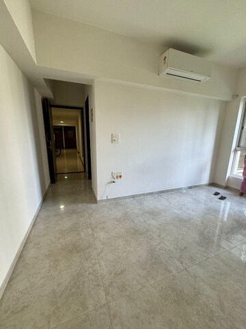 Room in 2 BHK Apartment at Lodha Amara, Kolshet Road – for Rent
