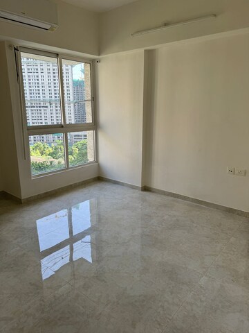 Room in 2 BHK Apartment at Lodha Amara, Kolshet Road – for Rent