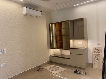 Room in 3.5 BHK Builder Floor at Vikas Puri – for Sale