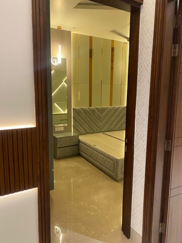 Furnished Amenities in 3.5 BHK Builder Floor at Vikas Puri – for Sale