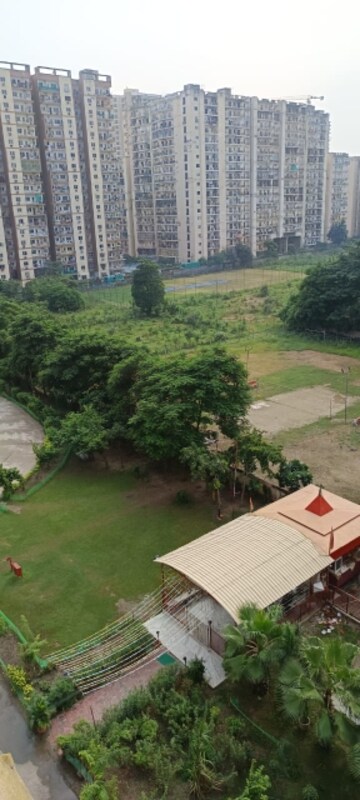 2.5 BHK Apartment – Garden View at Amrapali Golf Homes, Sector 4, Greater Noida - for Sale