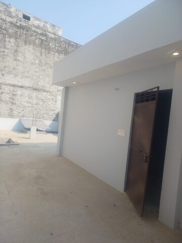 Room in 2 BHK Independent House at Jankipuram – for Sale