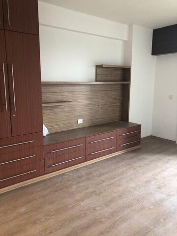Room in 4 BHK Villa at Unitech Vista Villas, Sector 45 – for Sale