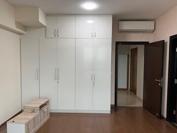 Room in 4 BHK Apartment at Tata Primanti-Tower Residences, Sector 72 – for Sale