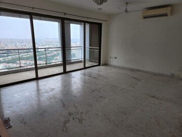 Room in 4 BHK Apartment at Tata Primanti-Tower Residences, Sector 72 – for Sale