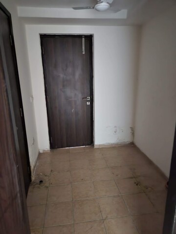 Room in 4 BHK Apartment at Tata Primanti-Tower Residences, Sector 72 – for Sale