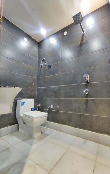 Attached Bathroom in 3 BHK Builder Floor at Raj Nagar – for Sale