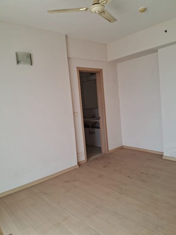 Room in 3 BHK Apartment at Conscient Habitat 78, Sector 78 – for Sale