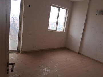 Room in 3 BHK Apartment at Conscient Habitat 78, Sector 78 – for Sale